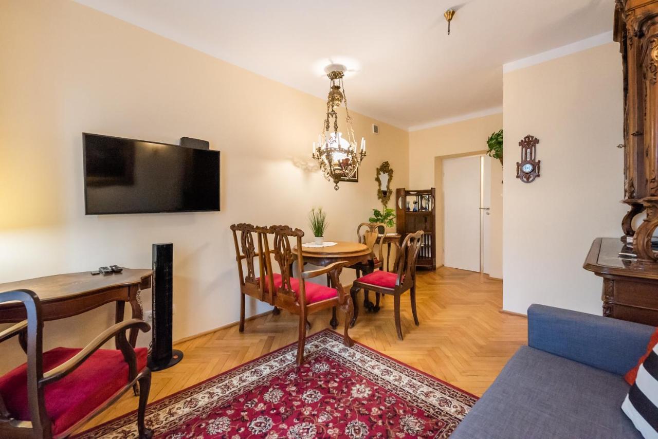 Downtown Antique Apartment